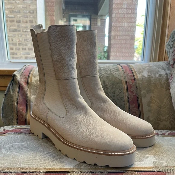 Paul Green Women Chelsea Bootie. Size 7 UK= 9 US Women N14-01